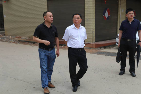 萍乡市人民政府 县区动态 李锦林在社管二局大星村开展精准扶贫