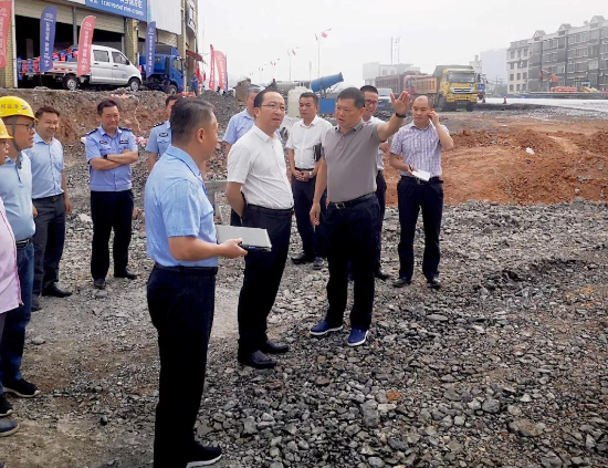 萍乡市人民政府 领导活动 副市长叶华林调度320国道经