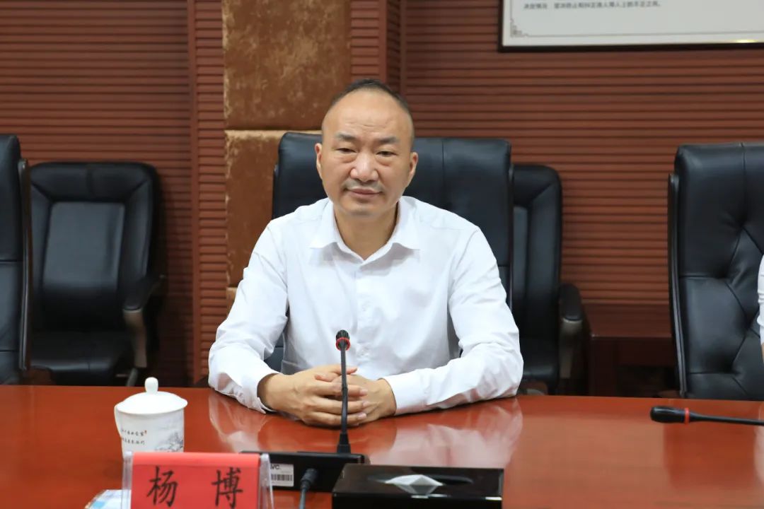 萍乡市人民政府 县区动态 杨博会见广东仁恩宇光电长