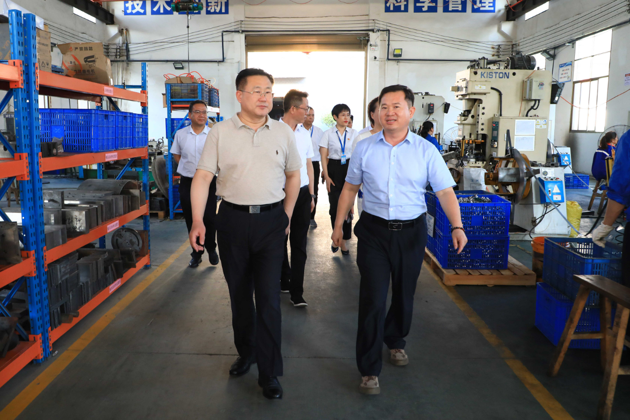 鲍峰庭在经开区宣讲习近平总书记"七一"重要讲话精神