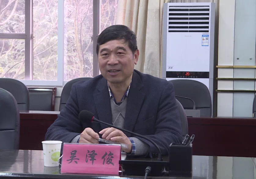 南昌工程学院党委副书记吴泽俊一行到安源区调研